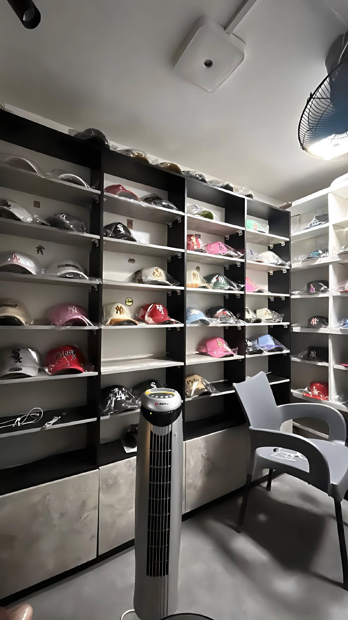 Boutique King of Caps