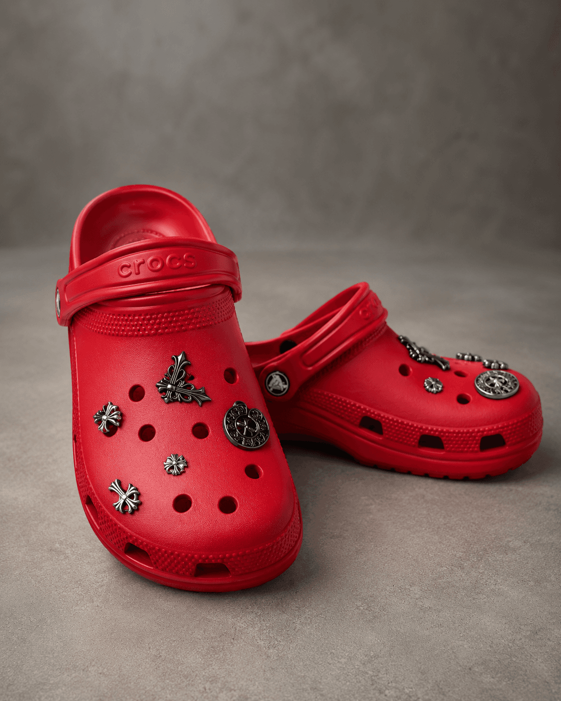 Crocs avec décorations — photo 1